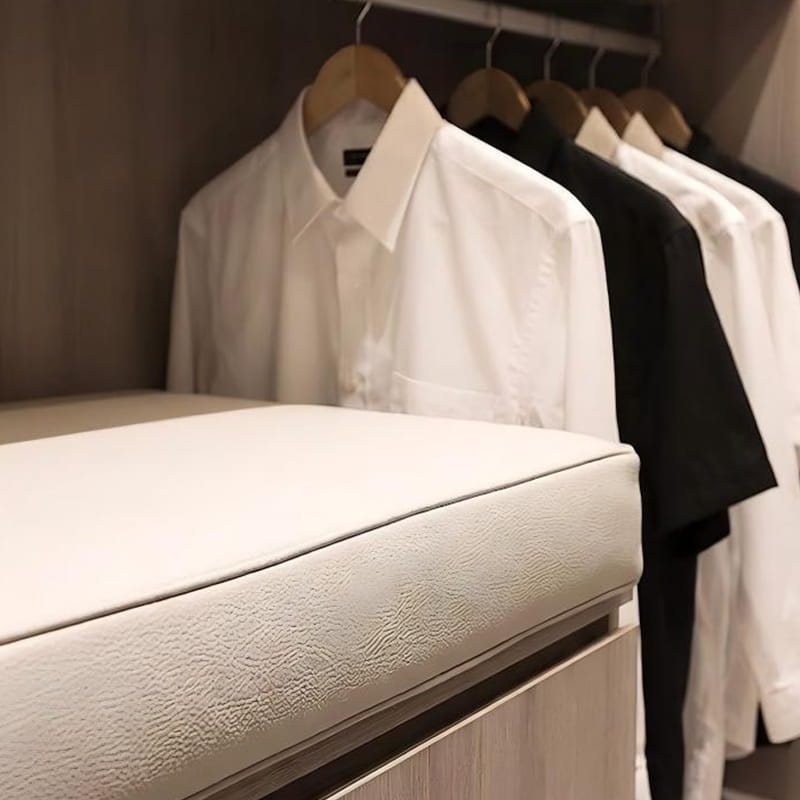 Vestidor abierto de madera natural iluminado Copenhague